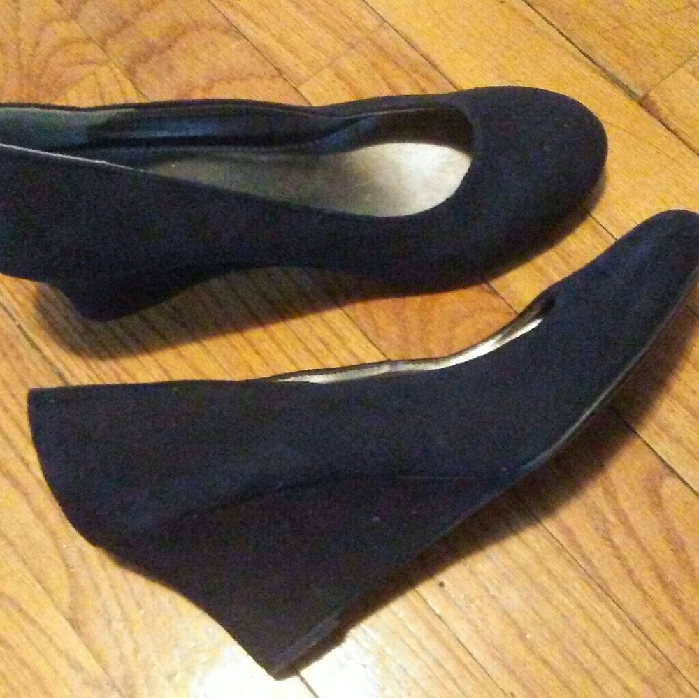 Black Wedges